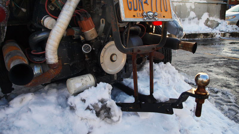 Illustration for article titled How NOT To Dig Your Car Out Of The Snow